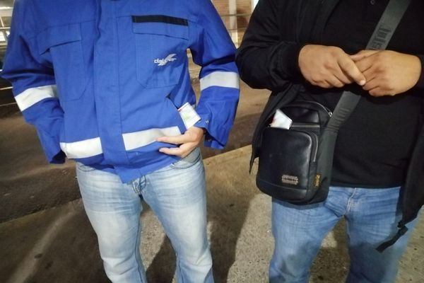 Două cărți de identitate românești false cumărate cu 250 de euro fiecare au adus posesorilor dosare penale