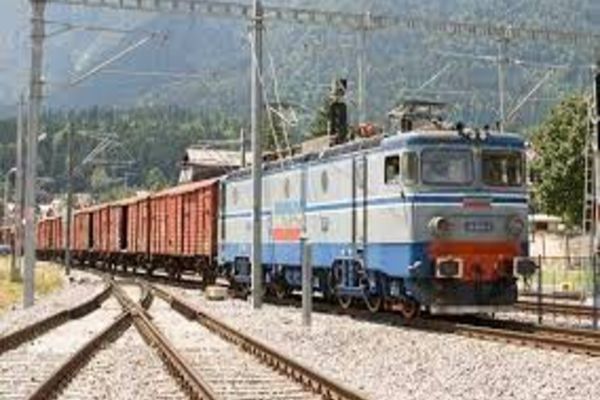 Restructurări la CFR Marfă chiar din această lună: 1.400 de oameni ar urma să plece acasă în prima etapă