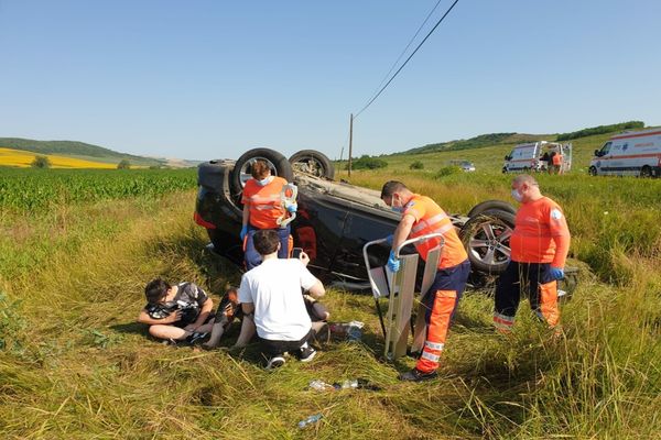 FOTO: Accident aproape de Mărășești! Patru persoane, dintre care doi copii au ajuns la spital