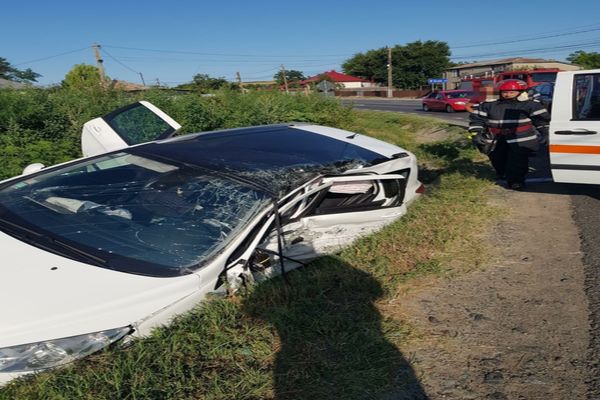 FOTO Accident grav pe DN22. Patru victime