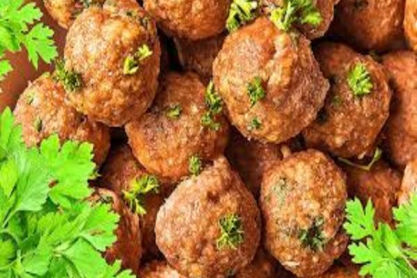 Două TONE de chiftele au fost retrase de la raft după ce s-a constatat că sunt contaminate cu pesticide cancerigene