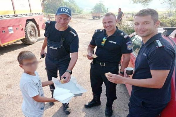 Pompieri români, profund impresionați de un copil din Grecia