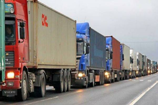 Protest în Piața Victoriei. Transportatorii blochează Capitala cu TIR-urile