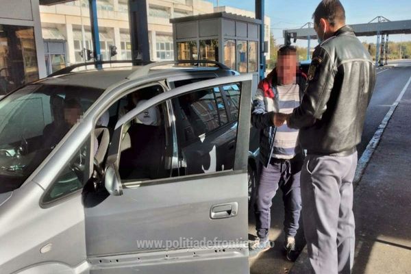 Cu identitatea falsă în portmoneu, intenționa să călătorească în Germania 