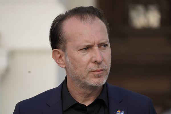 Florin Cîțu, invitat astăzi în Parlament la "Ora prim-ministrului" - Discuții legate de campania de vaccinare