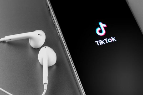 Fraude pe TikTok cu jocuri „gratis”