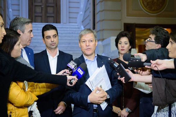 Dacian Cioloș despre negocierile cu PNL: ”Suntem dispuși să discutăm orice, nu să acceptăm orice”