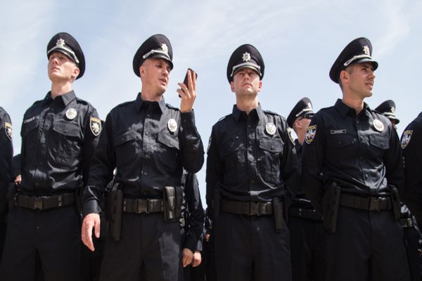 Peste 400 de polițiști ucraineni, dați afară pentru că nu s-au vaccinat