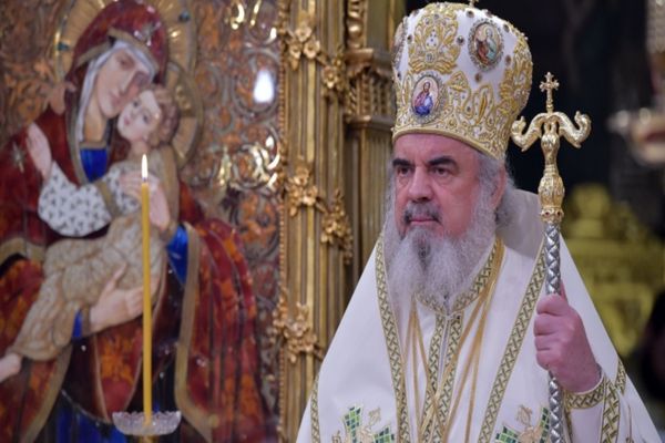 Pastorala de Crăciun a Patriarhului Daniel: ''Dumnezeu este iubire smerită şi darnică''
