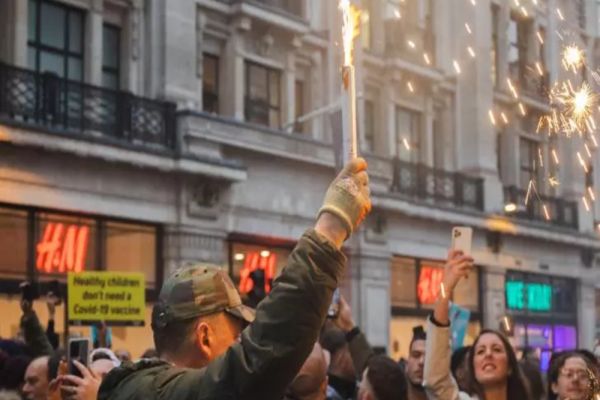 Londra a anulat festivitățile de Anul Nou, după creşterea record