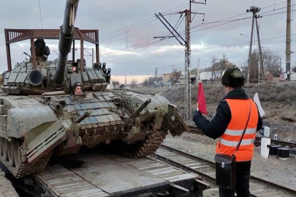 Putin a ORDONAT trupelor ruse să intre în provinciile separatiste din estul Ucrainei