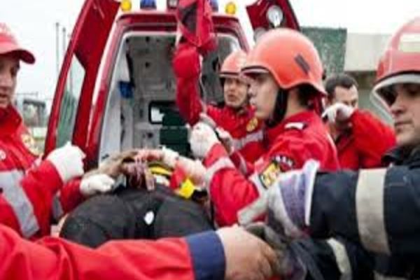 Bărbat prins sub o placă de beton în județul Vaslui