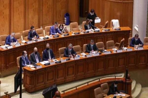 Colecție de excepție cu gafele memorabile făcute de politicieni