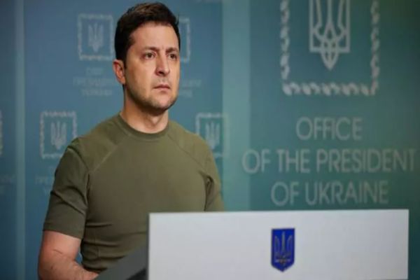 Zelenski e gata să negocieze soarta orașului Mariupol pentru a salva soldații rămași acolo: "Inamicul ne depășește numeric de zece ori"