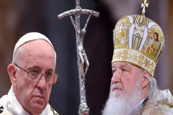 Patriarhul Kiril, „băiatul de altar” al lui Putin, dialog delirant cu Papa Francisc despre războiul din Ucraina