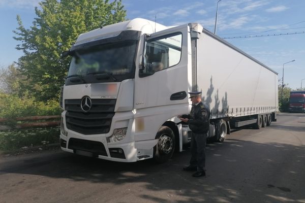 La volan, fără drept