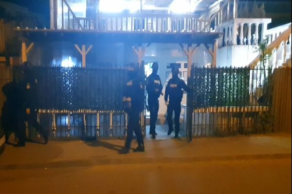 Bârlădean, prins în flagrant la un festival din Mamaia când vindea droguri! Percheziții la Bârlad, acasă și la afacerile acestuia