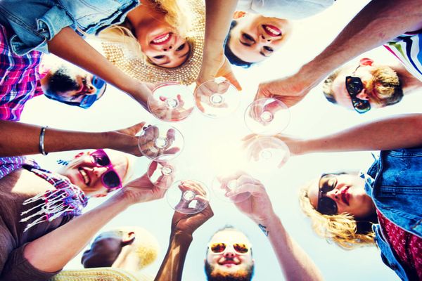 1 MAI. Cum să scapi mai repede de mahmureală după distracția din aceste zile