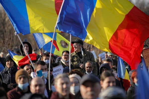 România ultimilor ani, între dezinformarea COVID şi propaganda de război. Cum să distingem între informaţiile false şi cele verificate