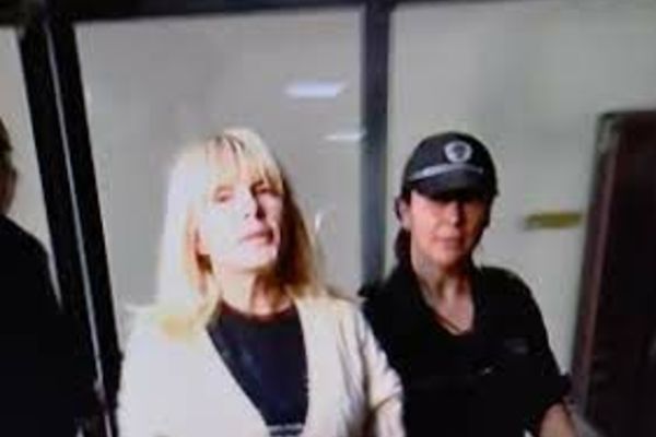 Începe NUMĂRĂTOAREA INVERSĂ pentru Elena Udrea: CINE tremură la venirea în țară a fostului ministru