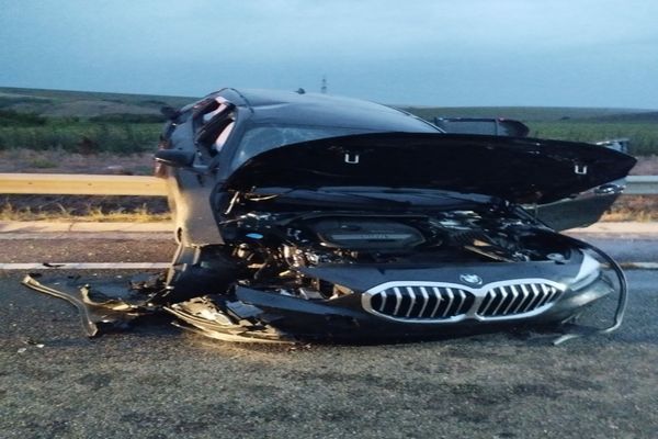 Accident GRAV pe un drum din Vaslui! O persoană a rămas încarcerată