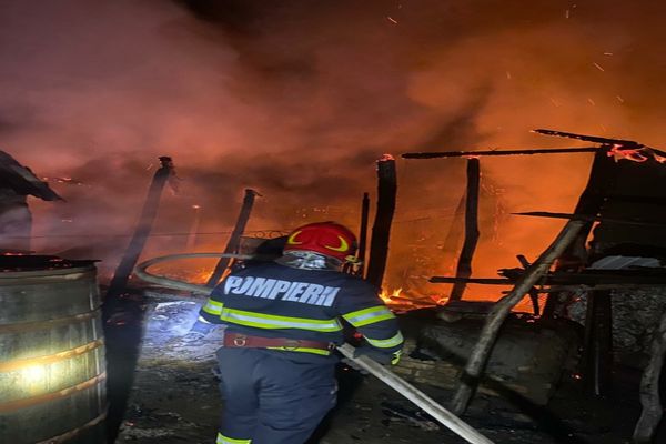 Incendiu în Tutova! Un bătrân a suferit atac de panică