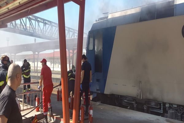 Un cablu electric deteriorat a produs incendiul la locomotiva staționată în gara din Vaslui