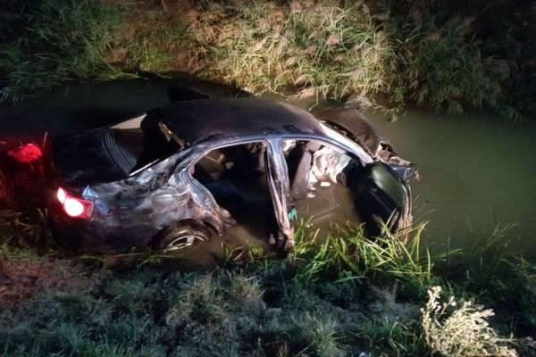 O mașină în care erau cinci persoane a căzut în râul Racova