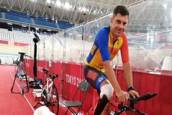 Eduard Novak, un nou scandal. Nu i-a așteptat la aeroport pe canotorii "de aur" pentru că n-a fost invitat