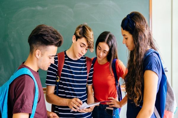 Vacanțe în anul școlar 2022-2023. Când au elevii zile libere