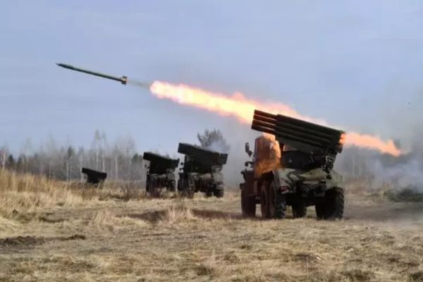 ATAC al rușilor în zona Cernăuți, în apropierea graniței cu România. O rachetă rusească a căzut pe teritoriul Republicii Moldova - VIDEO