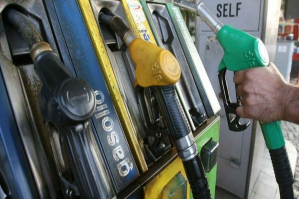 Guvernul renunță la subvenția de 0,5 lei pe litru pentru carburanți, de la 1 ianuarie