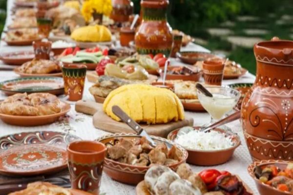 Cele mai nocive mâncăruri de sărbatori pentru stomacul tău. Ce să eviți de pe masa de Crăciun