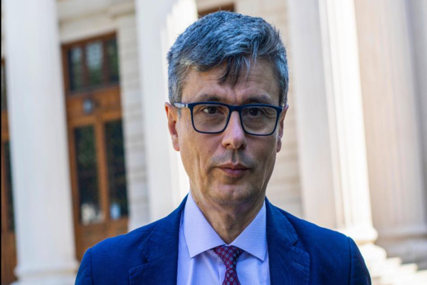 Ministerul Energiei a răspuns criticilor Opoziţiei şi ale PSD: ”Posibilitatea introducerii unei taxe este îndepărtată şi presupune îndeplinirea mai multor condiţii”