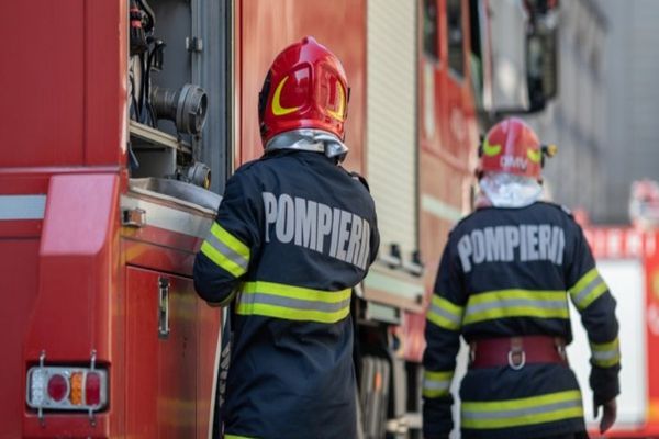 De Crăciun, pompierii vor fi la datorie! Sfaturi pentru sărbători în siguranță