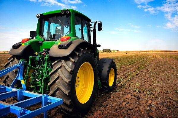 APIA: Fermierii pot depune în decembrie cererile pentru acciza la motorina utilizată în agricultură în 2023