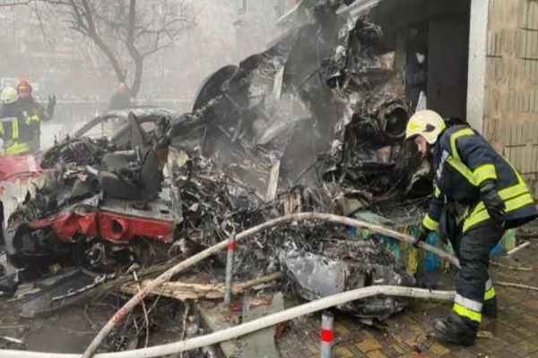 Alertă la Kiev! Un elicopter a căzut peste o grădiniță. Ministrul de Interne a murit