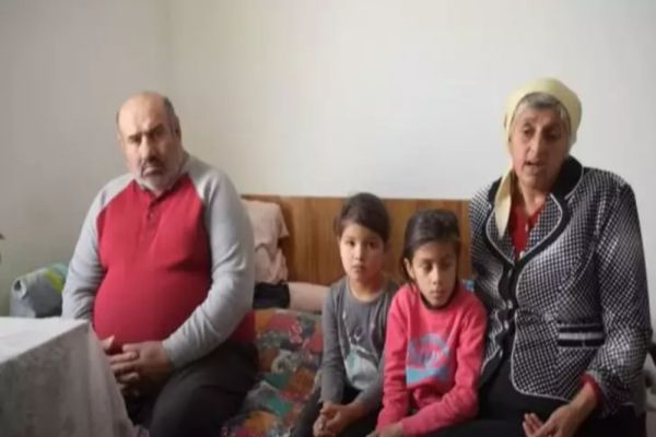 Familia din Vaslui care de 30 de ani nu are apă, curent și căldură - Poveste emoționantă