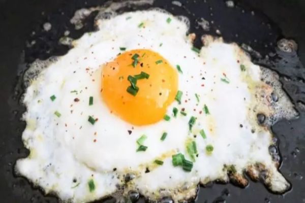 Câte ouă ai voie să mănânci într-o singură săptămână - Momentul în care alimentul devine un risc pentru sănătate