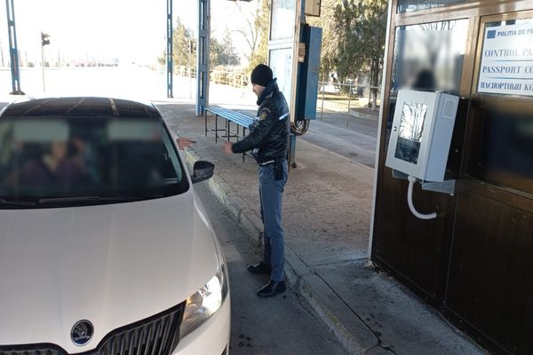 Fals procurat cu 40.000 de ruble, descoperit la controlul de frontieră