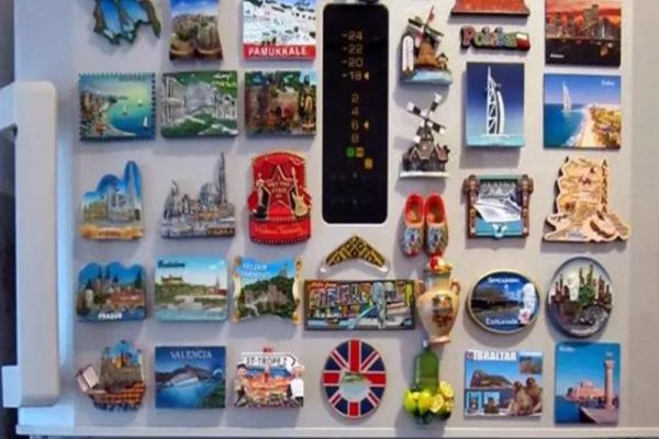 Greșeala uriașă pe care o fac toți românii. De ce nu e bine să pui magneți pe frigider: viața, pusă în PERICOL