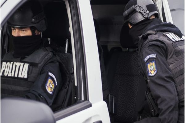 Percheziţii și în Bârlad în dosarul privind producerea şi comercializarea de dispozitive de vapat şi produse „edibles” 