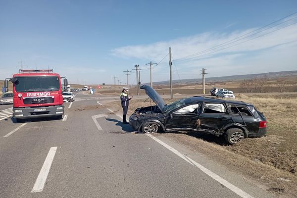 Accident pe un drum din Vaslui! La spital au ajuns patru persoane printre care un copil de șapte ani
