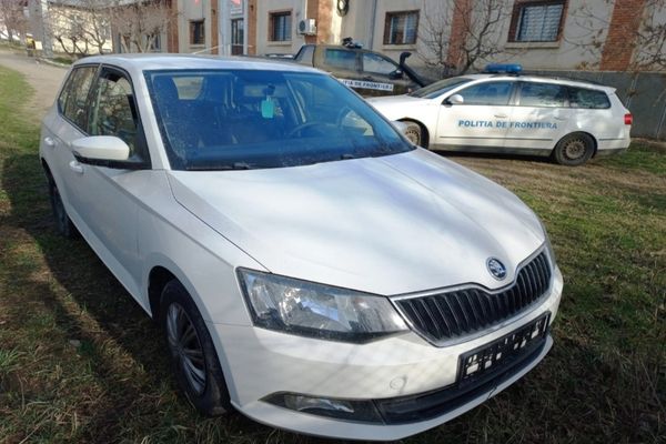 Autoturism furat din Muntenegru, descoperit la Albița