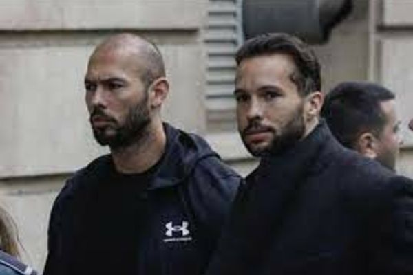 Cobra sau iepurași? Cine i-a speriat pe frații Tate încât au ajuns să doarmă pe rând?