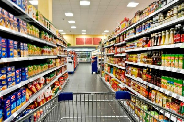 Singurul aliment care se ieftinește în România - Toți retailerii au fost de acord să scadă prețurile cu 20%