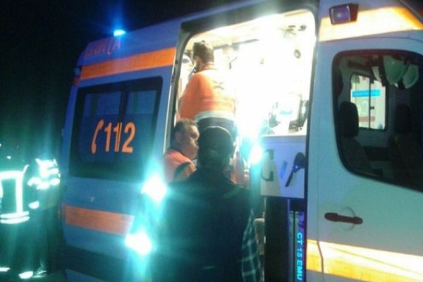 Accident pe o stradă din Bârlad! O tânără a ajuns la spital