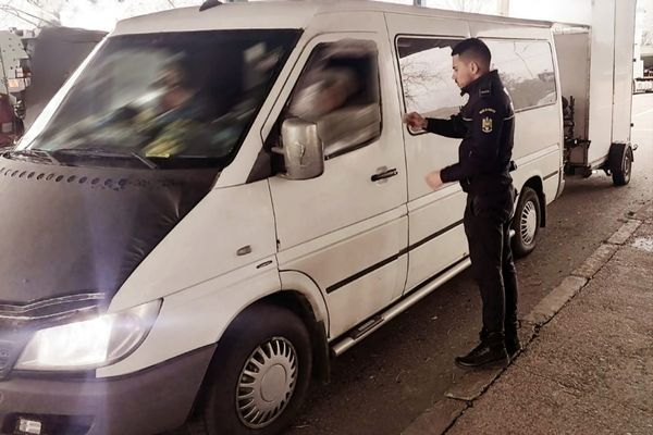 La volan, fără permis de conducere corespunzător