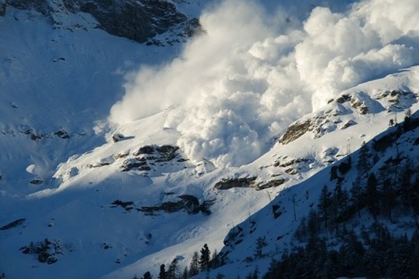 RISC de avalanșă în mai multe masive: Harta zonelor periculoase 