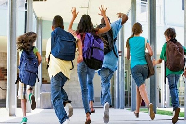 Elevii şi preşcolarii revin la cursuri. Când e următoarea vacanţă